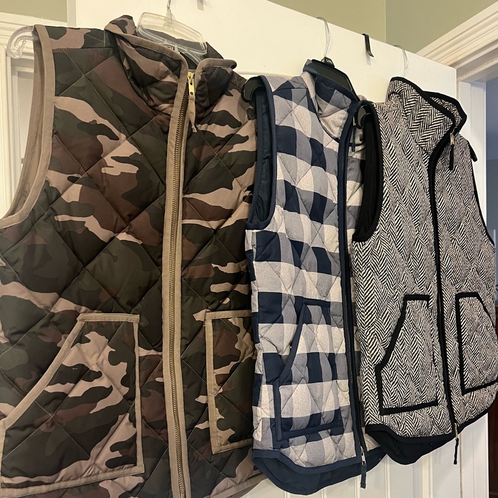 Three J Crew zip up puff vests size small - Picture 6 of 6